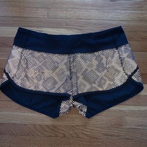 NWOT Lululemon fully reflective speed short 6